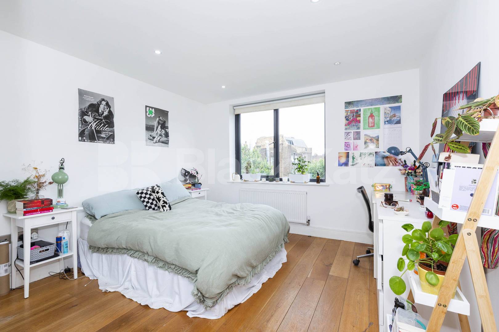 Modern & stylish 2 bedroom property located close to a Piccadilly Line Dunbar Road, Wood Green 